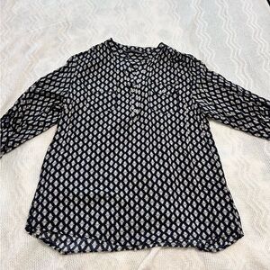 ❤️5 For $20❤️ Fun 2 Fun Women’s Tunic in a Pretty Pattern

Size L